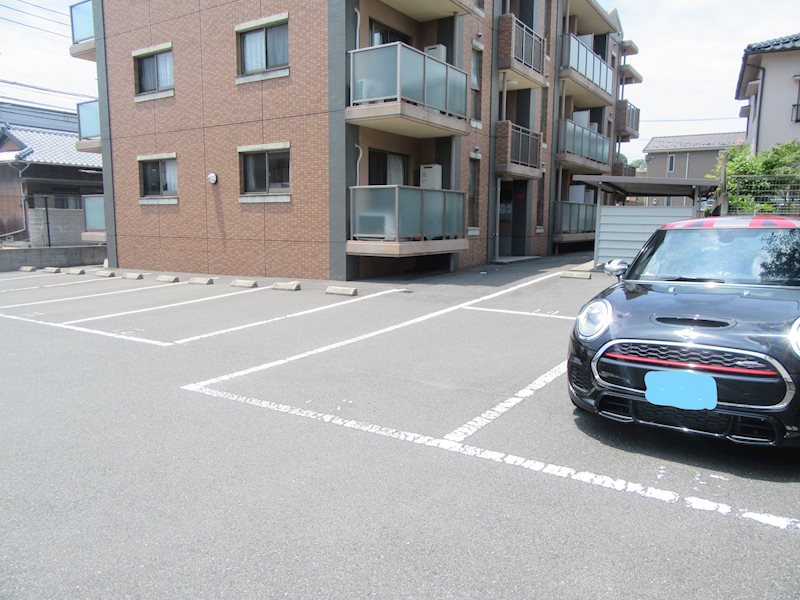 アヴァンティ高見MⅡ 駐車場