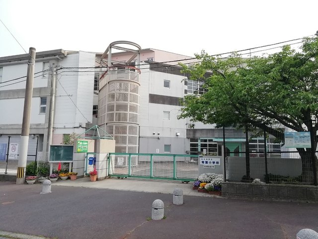 サニーヒルズ青葉台Ｂ 青葉小学校まで400m