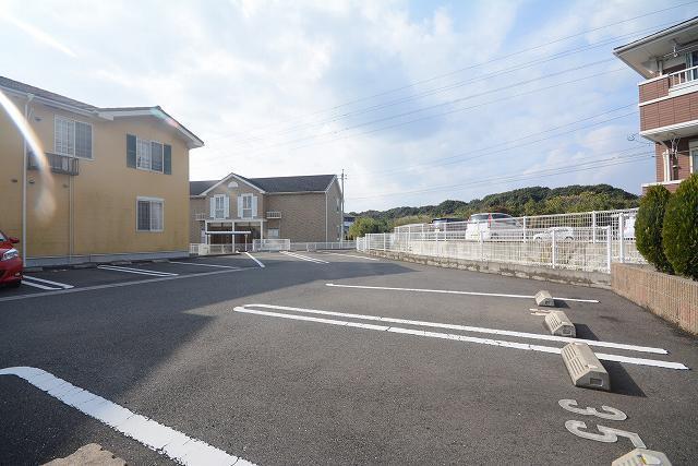 サンレミ葛原Ｅ 駐車場