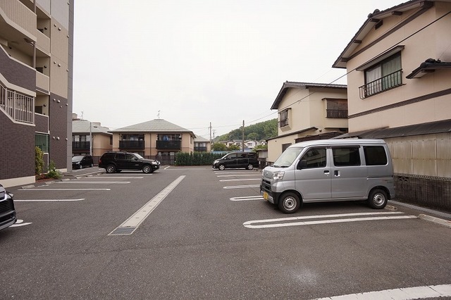 フレンテ二島Ⅱ 駐車場