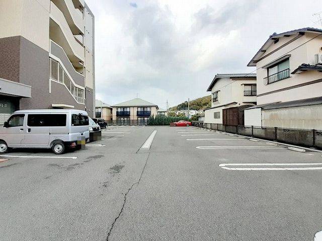 フレンテ二島Ⅱ 駐車場