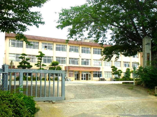 ヴィラ・弥生桜Ｇ 稗田小学校まで2800m
