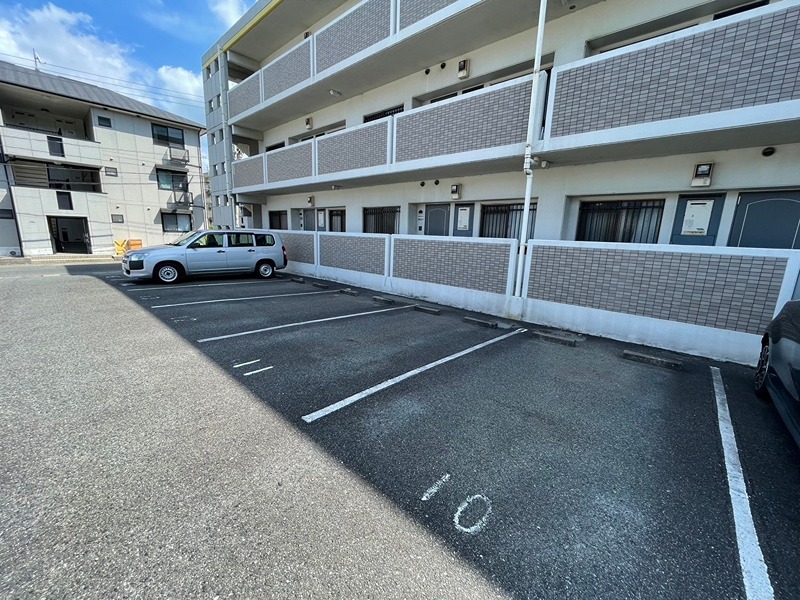 ヴェネーレ徳力 駐車場