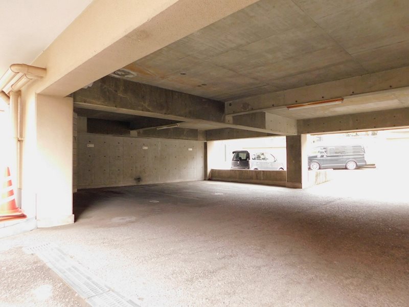 コーポラス北九 駐車場