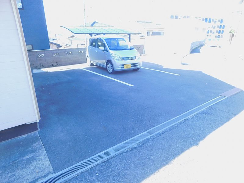 霧ケ丘三丁目７番貸家 駐車場
