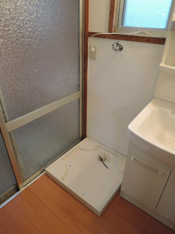 守恒2丁目長屋　右 室内洗濯機置場