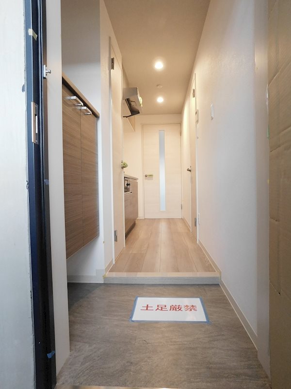 アースコートY’sシティ下曽根駅前 ※号室によって床・建具の色が異なります。