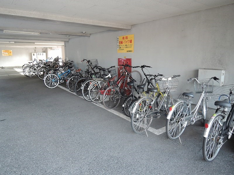 ロイヤルブリッジ 駐車場
