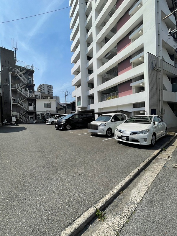 Basic　B.L.D　YAHATA 駐車場