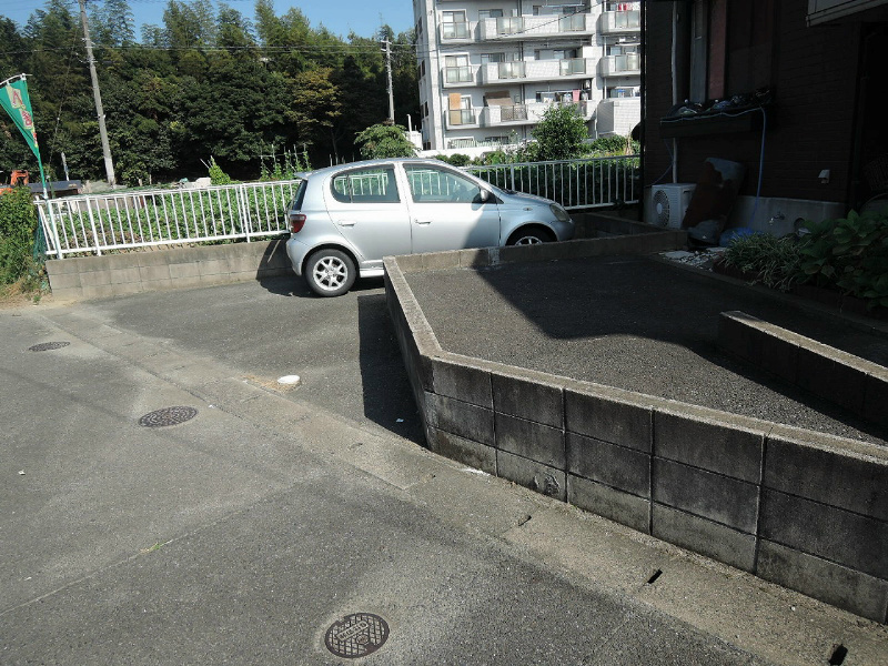 ウィンズヒル三ヶ森II 駐車場