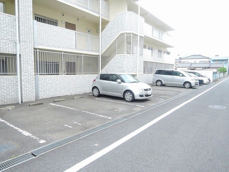 ライオンズマンション青山第3 駐車場