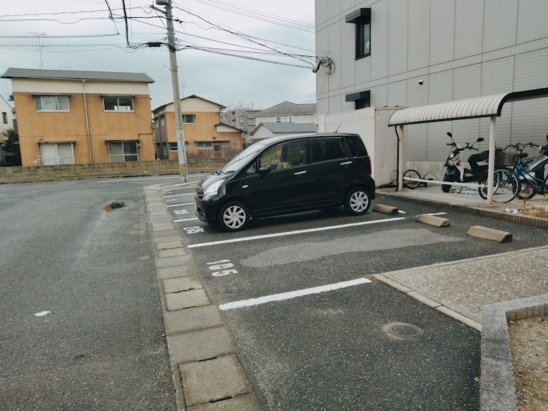 リベルテS.A棟 駐車場