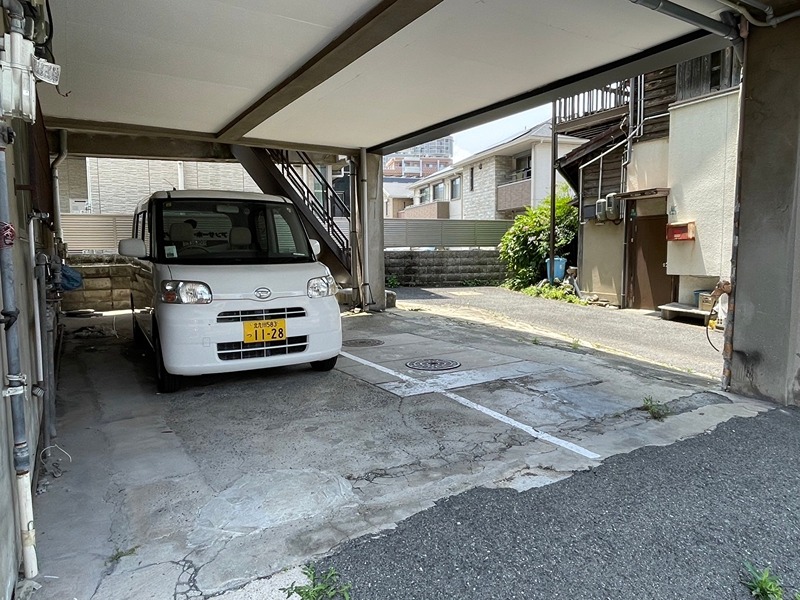 荒生田三丁目３番店舗付き住居 駐車場