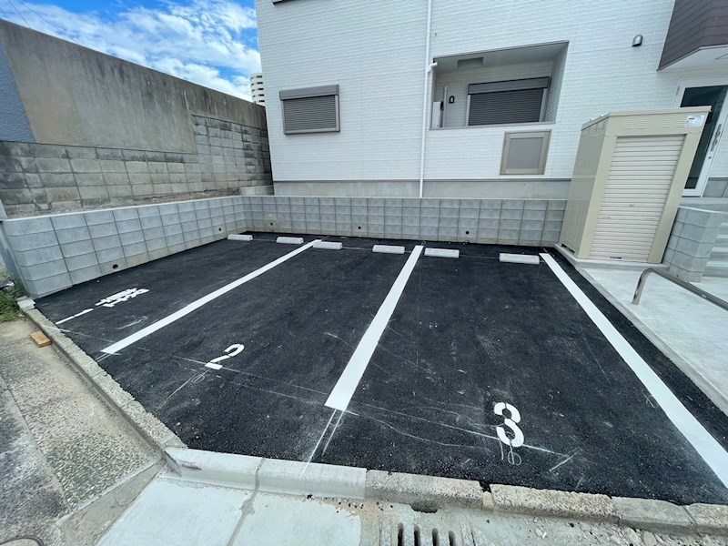 シュロス陣原 駐車場