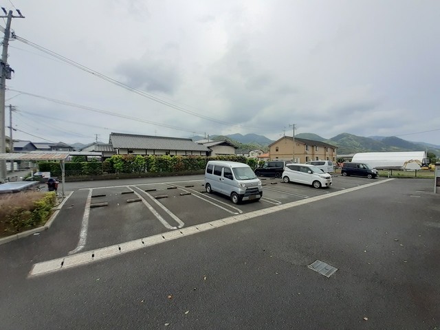 ファミーユ　Ｍ　Ａ 駐車場