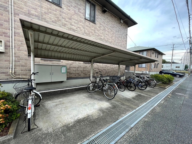 リビングタウン浅川A棟 駐車場