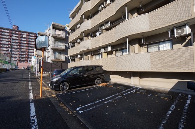 グレイス筒井 駐車場