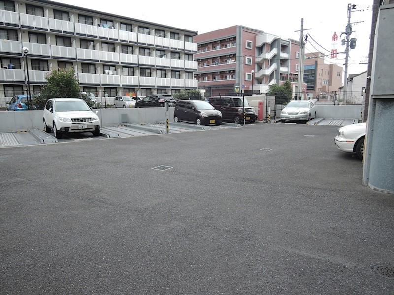 アヴァンセ陣原駅前 駐車場