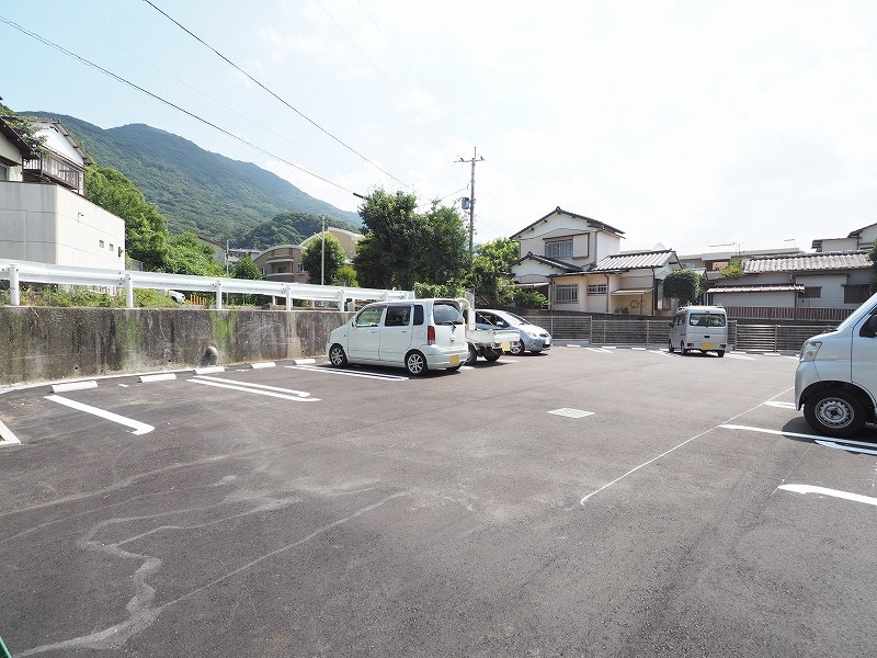 小文字ヒルⅠ 駐車場