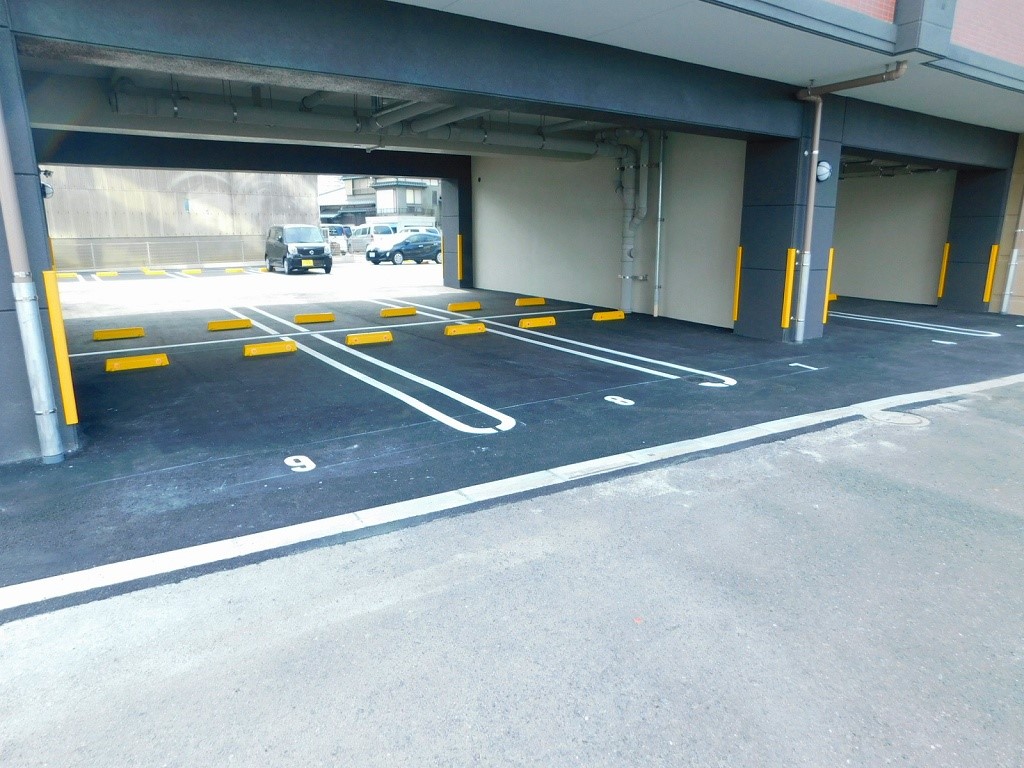 ギャラン陣原 駐車場