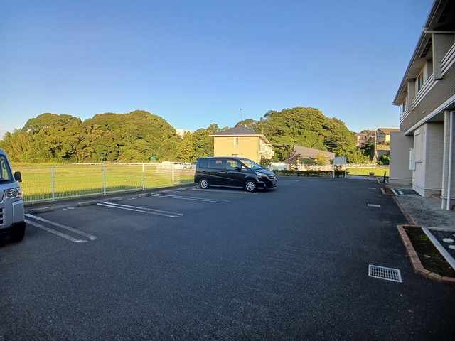 ウェイホームやまのくちＢ 駐車場