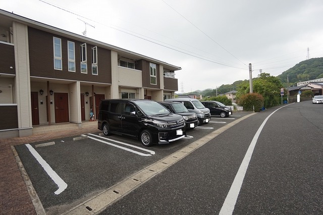 ベル　コリーヌＡ 駐車場