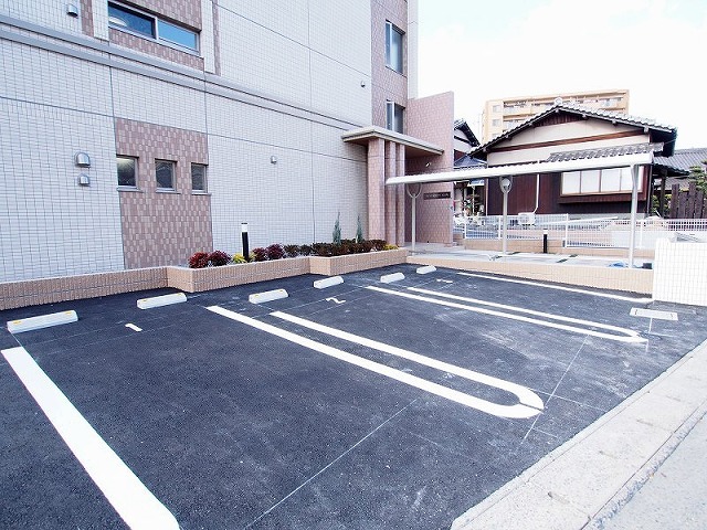 リバーサイド　サン 駐車場