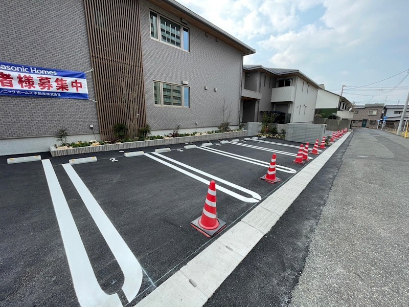 メゾンルボア大里 駐車場
