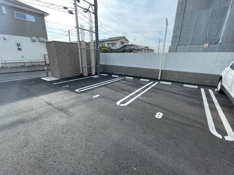 TGボナール浅川台B棟 駐車場