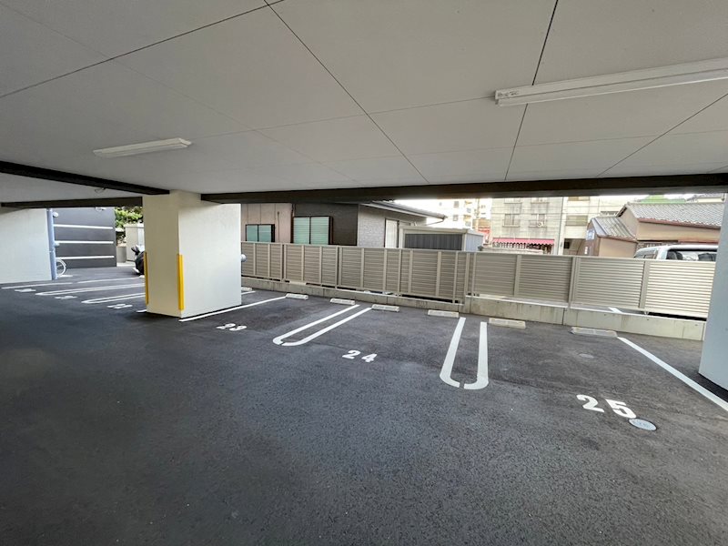 ウィングス西神原 駐車場