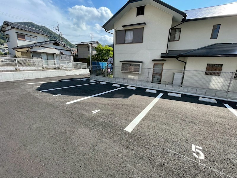 ロワール・イン柳原町 駐車場