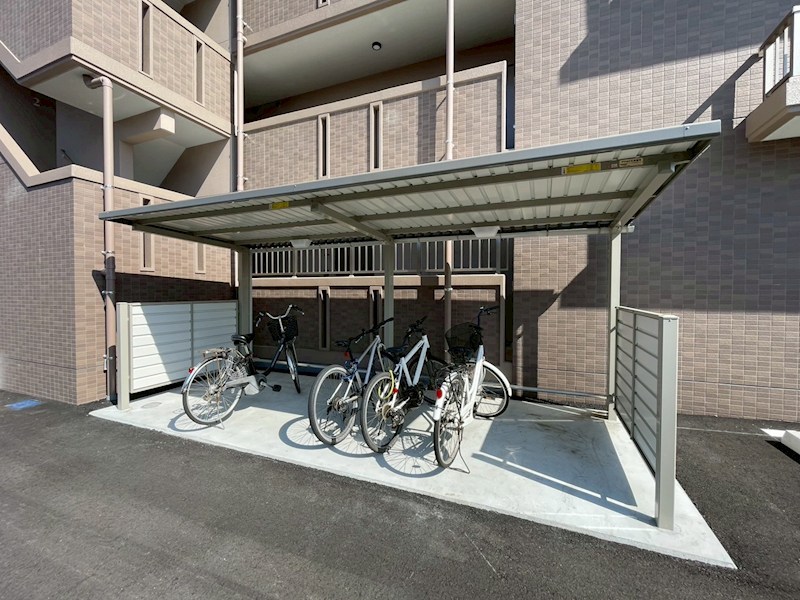 ロワール・イン柳原町 駐車場