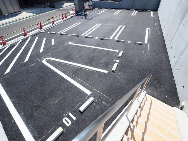 サン・オマージュ 駐車場