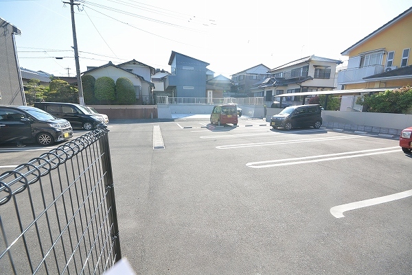 ウエスト　ヒルズⅢ 駐車場