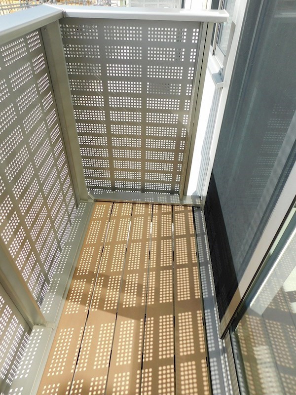 HN's D-room in 楡 ベランダ