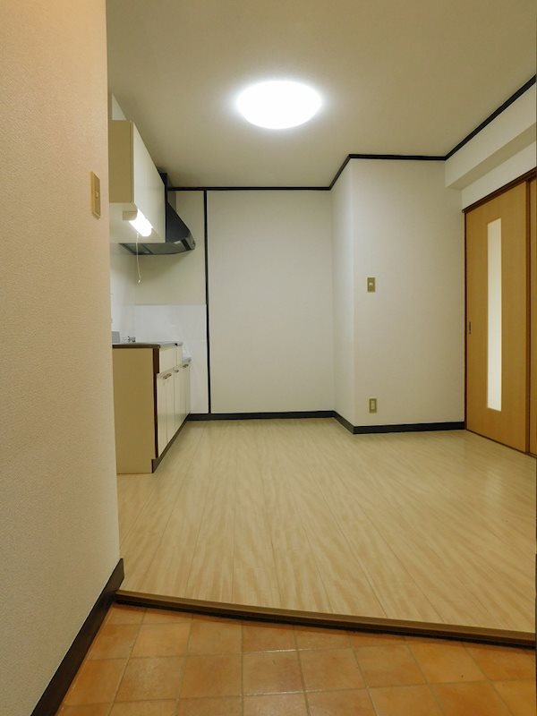 第三白石ビル 玄関