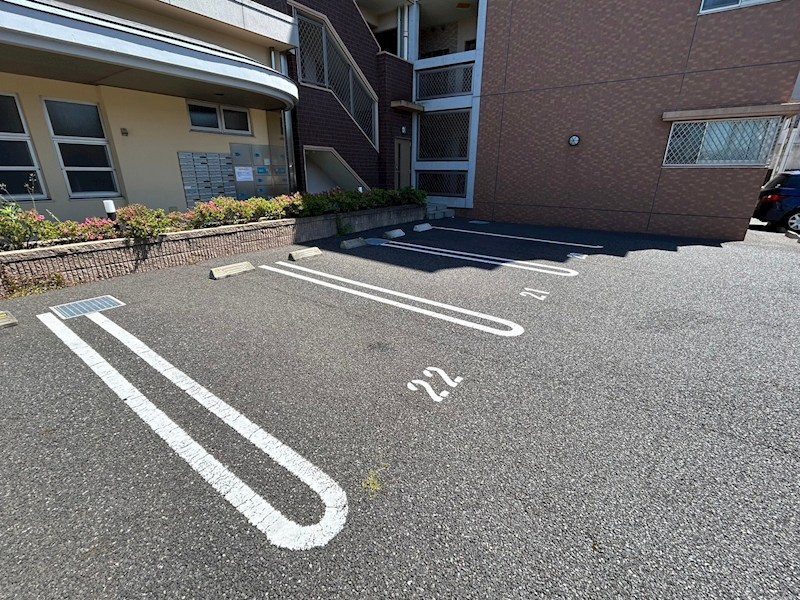 ファミール守恒 駐車場