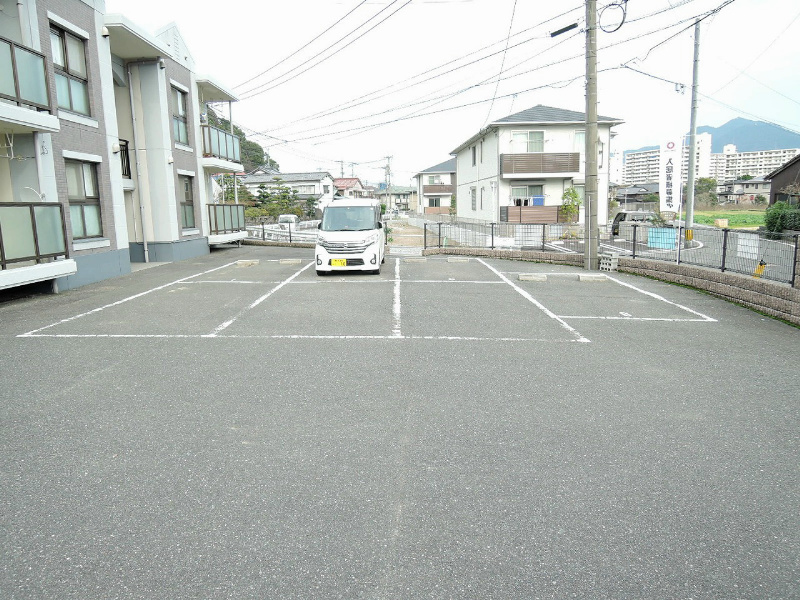 プレステージ葉山 駐車場
