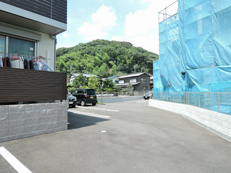 メゾンケイA棟 駐車場