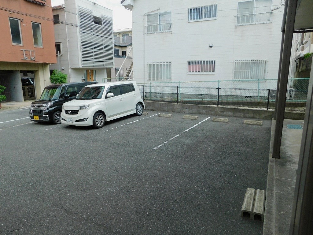 アバン　セ　シェル 駐車場