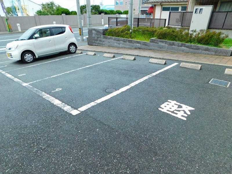 マリアージュ小森江 駐車場