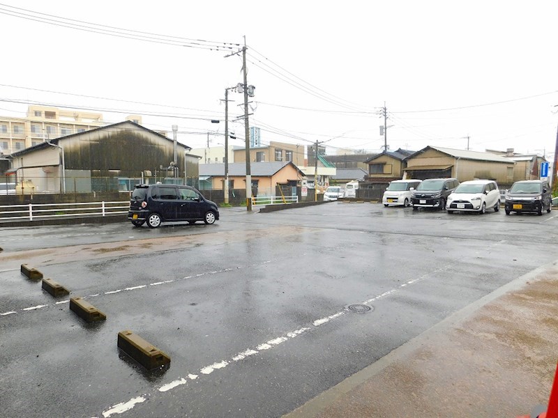 ルネッサンス大里　A棟  駐車場
