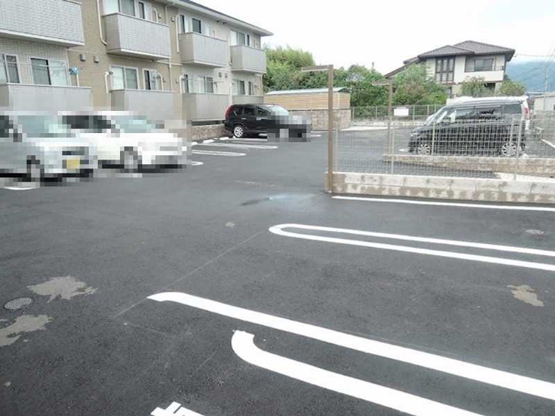 オリザ弥生 駐車場