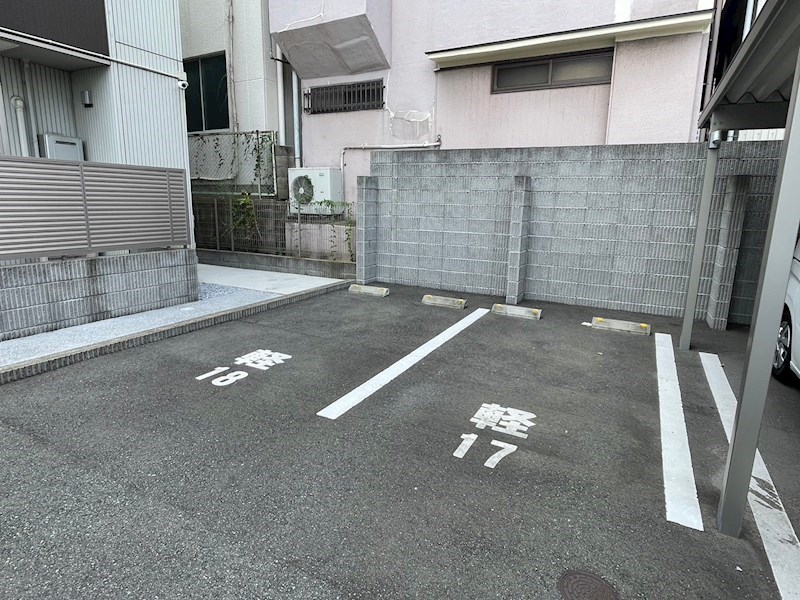 Ariga 10 C棟 駐車場