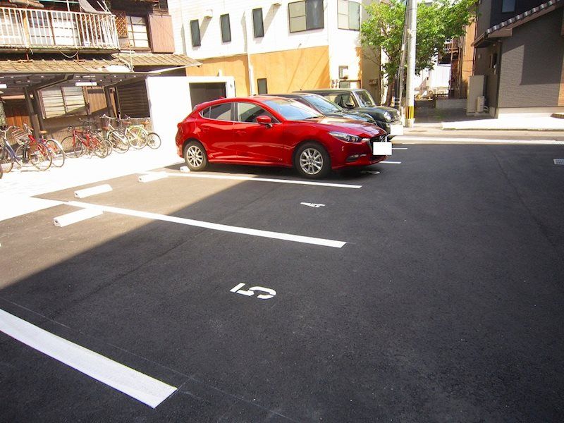 サンシャインタワー三萩野 駐車場