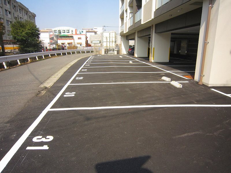 ウィングス三郎丸 駐車場