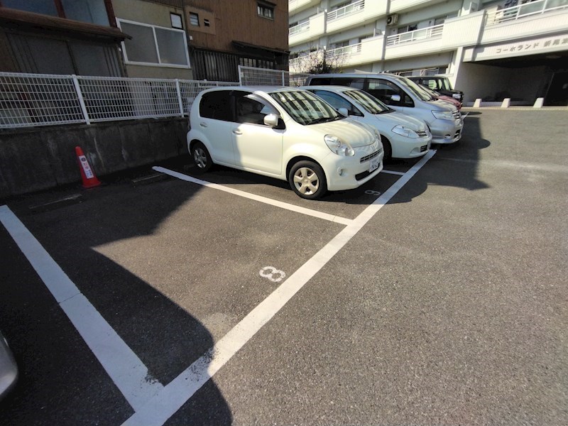 コーポランド折尾東口 駐車場