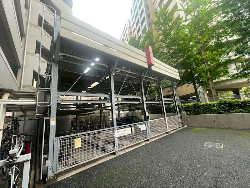 リード大手町 駐車場