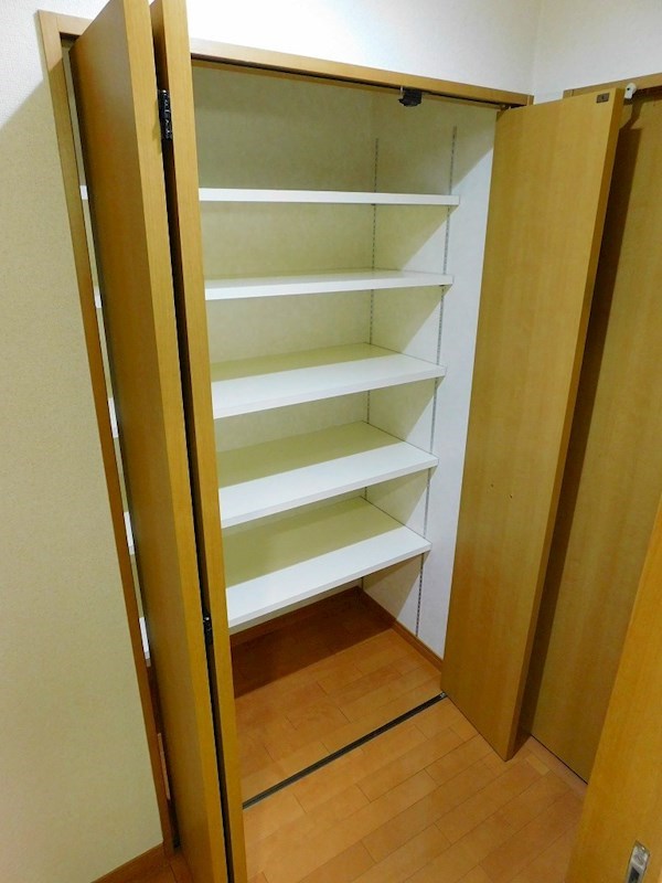 レーベント黒崎 収納