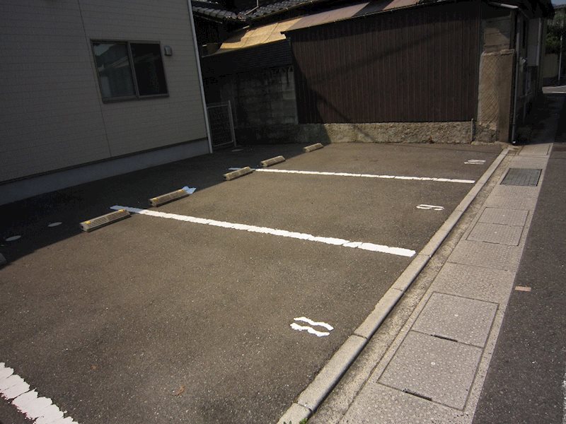 プチメゾン石坪町Ⅱ 駐車場